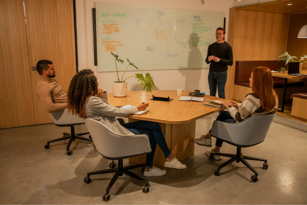 Collaborative cluster meeting room layout